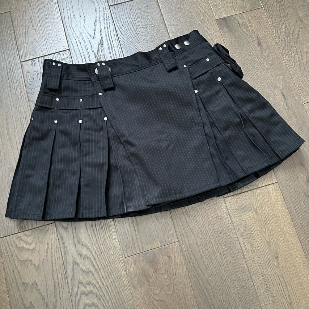Black Mini striped Kilt Skirt StumpTown Kilts Size Medium Adjustable Waist - Picture 2 of 8